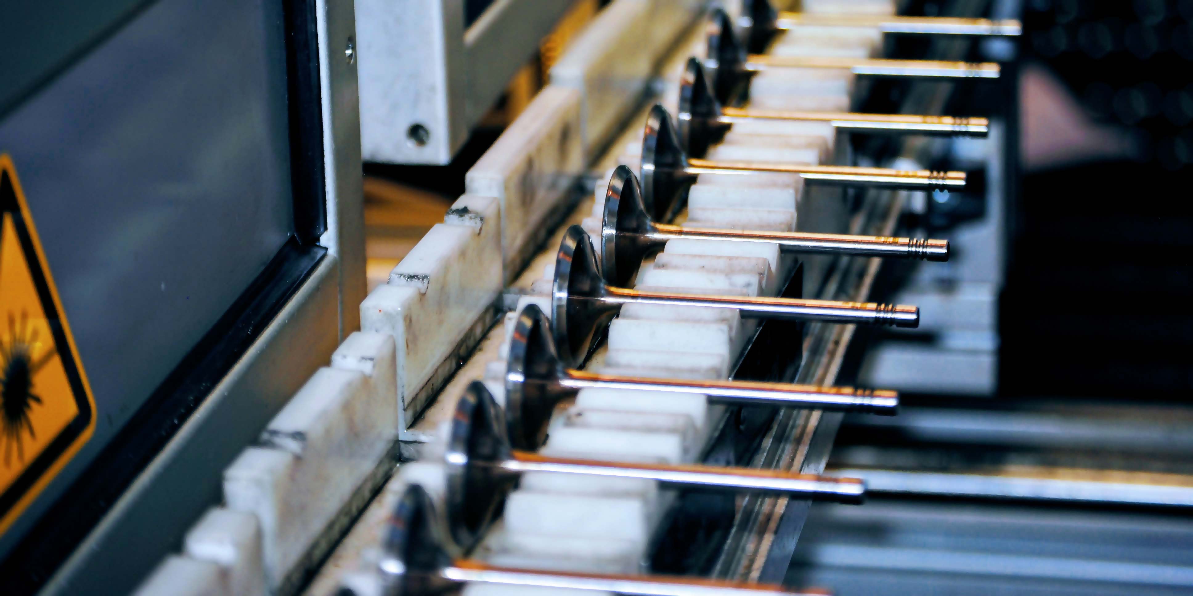 Linea di produzione Gieffe: valvole motore in lavorazione